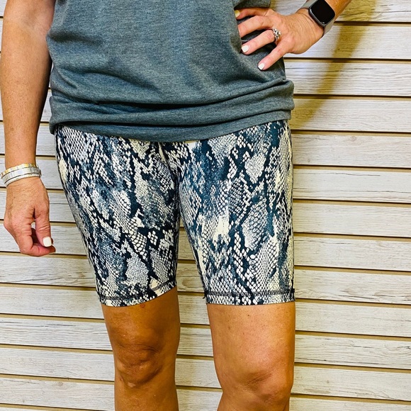 Python Snakeprint Soft Biker Shorts Medium - Picture 8 of 8